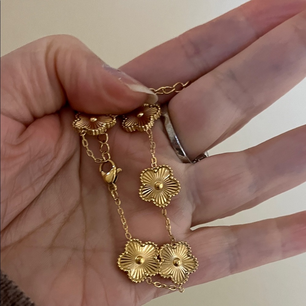 Gold Floral Chain Bracelet quatrefoil